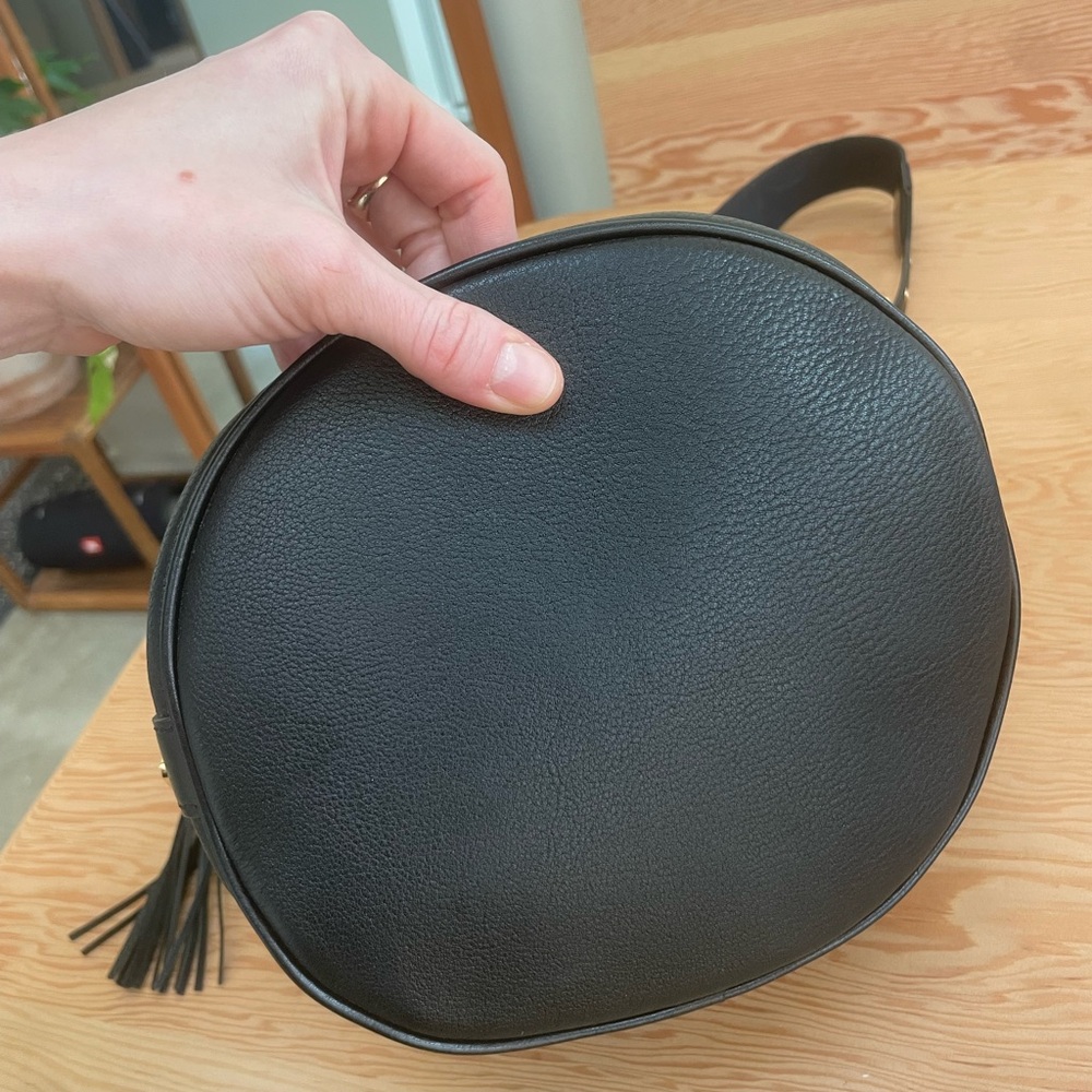 Michael Kors Barrel Bag Black Leather purse bucket tote tassel buckle hardware - Picture 7 of 13